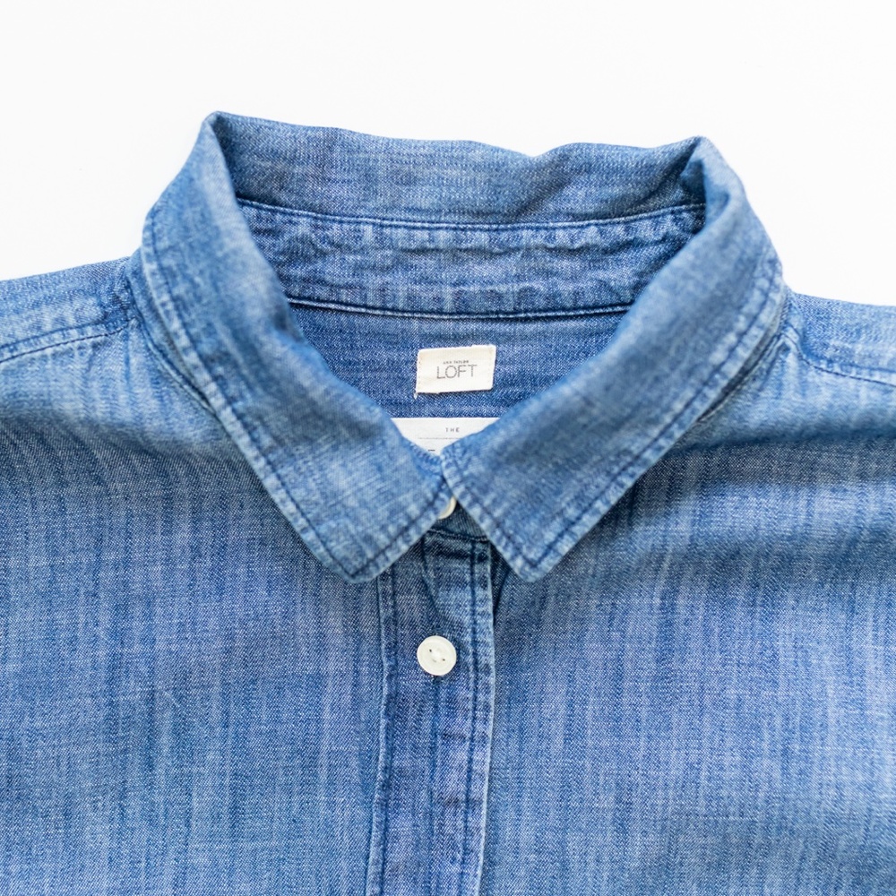 Loft Soft Denim Button Down Size Small - image 4